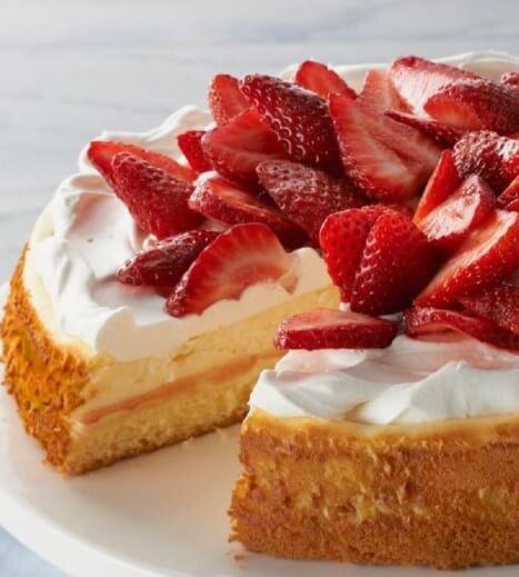 strawberry cake cheesecake