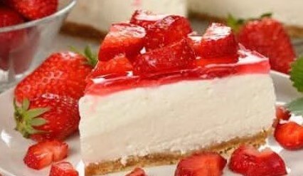 strawberry cake cheesecake