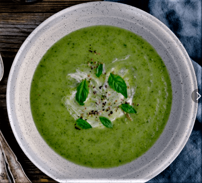 Vegetable cream with asparagus and spinach